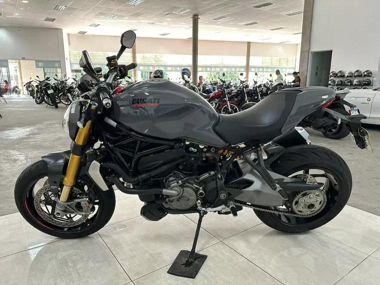 Ducati Monster Cinza 4