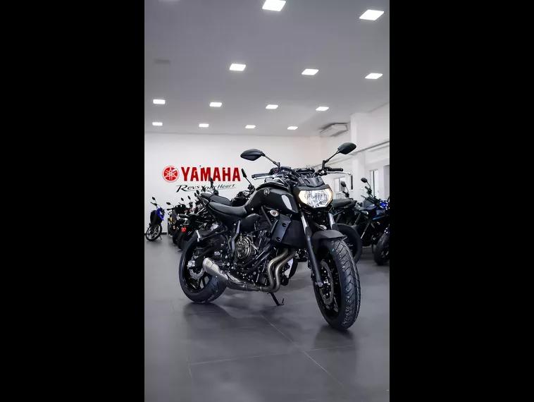 Yamaha MT-07 Cinza 12