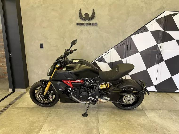 Ducati Diavel Preto 3