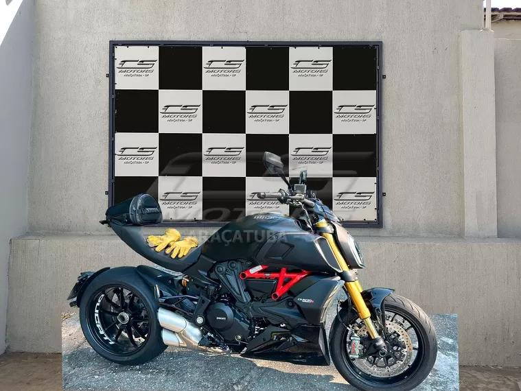 Ducati Diavel Preto 3