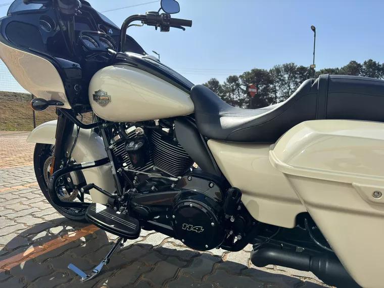 Harley-Davidson Road Glide Branco 4