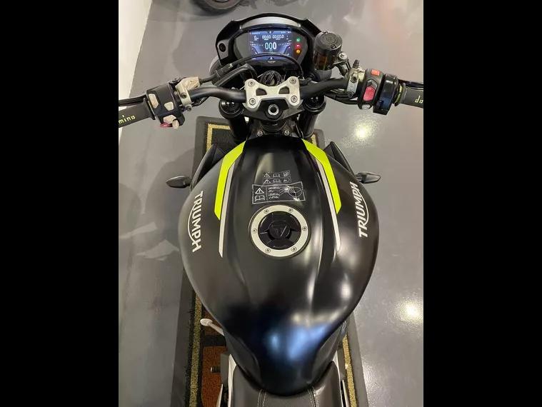 Triumph Street Triple Preto 6