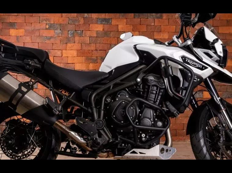 Triumph Tiger Branco 5