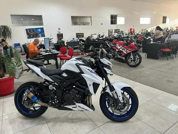 Suzuki GSX-S Branco 30