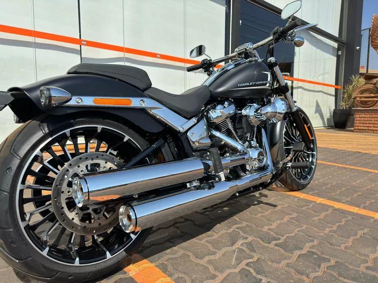 Harley-Davidson Breakout Preto 3