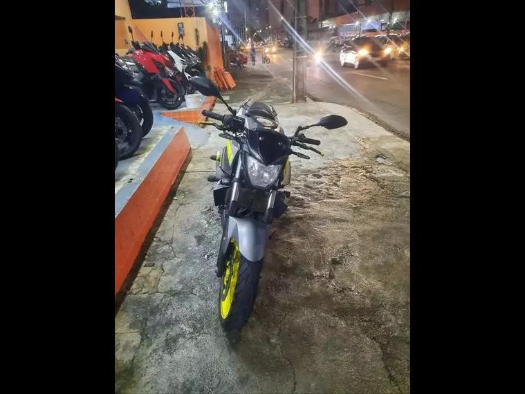 Yamaha MT-03 Cinza 1