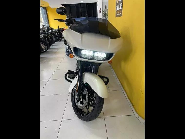 Harley-Davidson Road Glide Branco 4