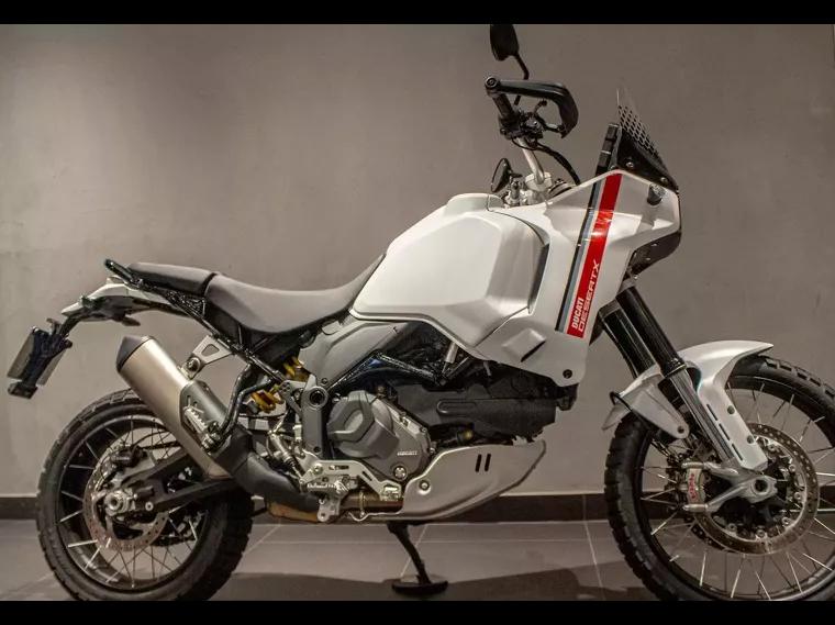 Ducati Desert X Branco 4