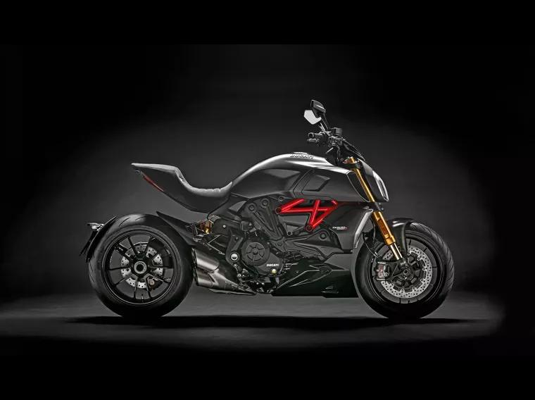 Ducati Diavel Preto 1