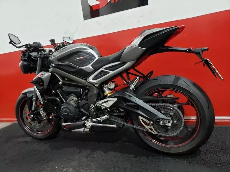 Triumph Street Triple Prata 6