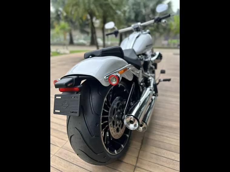 Harley-Davidson Breakout Branco 4