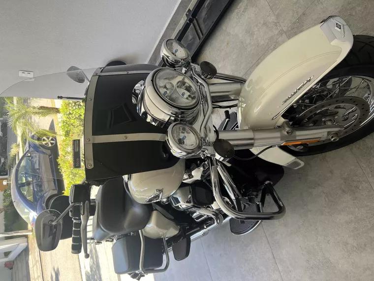 Harley-Davidson Road King Branco 2