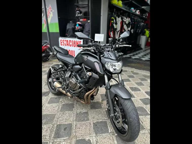 Yamaha MT-07 Preto 4