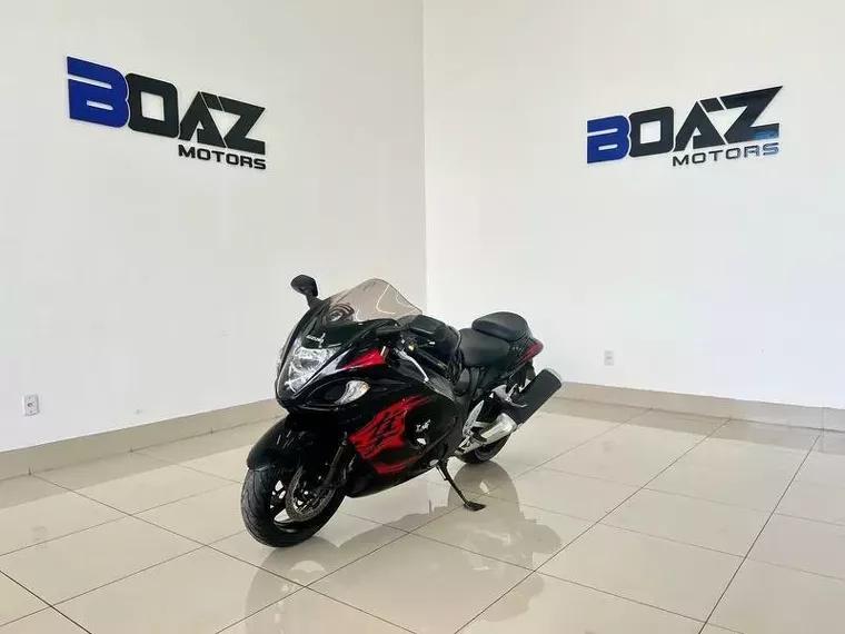 Suzuki GSX Preto 4