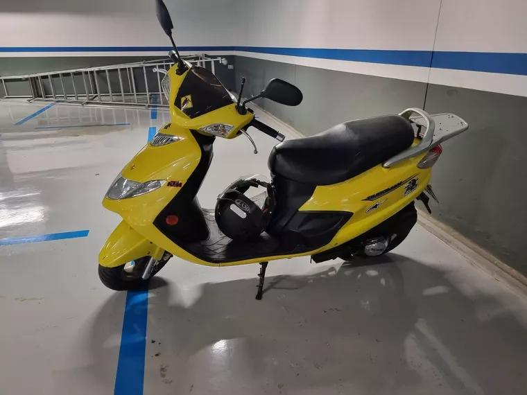 Suzuki Burgman Amarelo 4