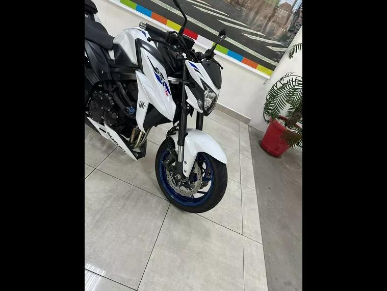 Suzuki GSX-S Branco 19