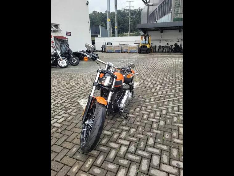 Harley-Davidson Breakout Laranja 3