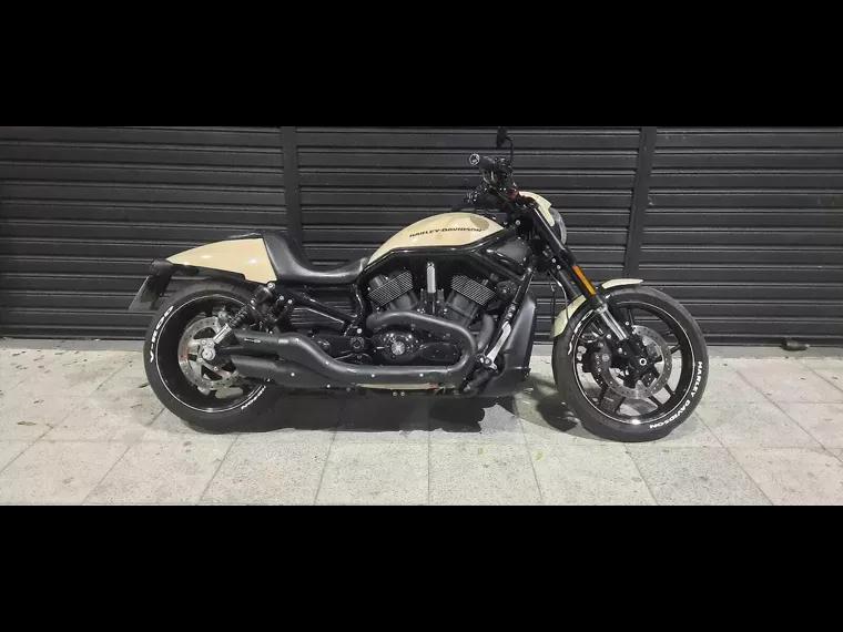 Harley-Davidson V-Rod Bege 2