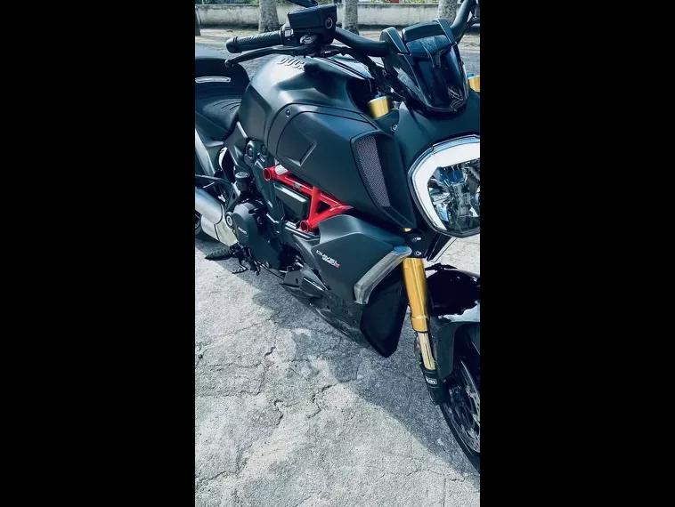 Ducati Diavel Preto 14