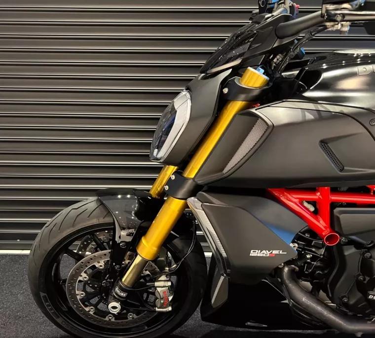 Ducati Diavel Preto 16