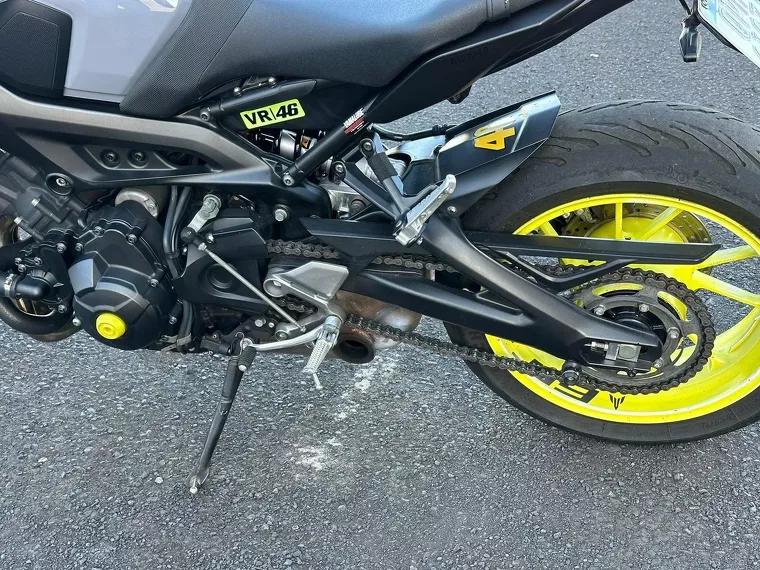 Yamaha MT-09 Prata 7