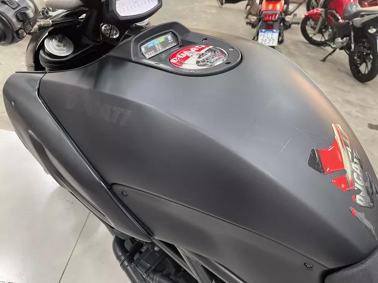 Ducati Diavel Preto 15