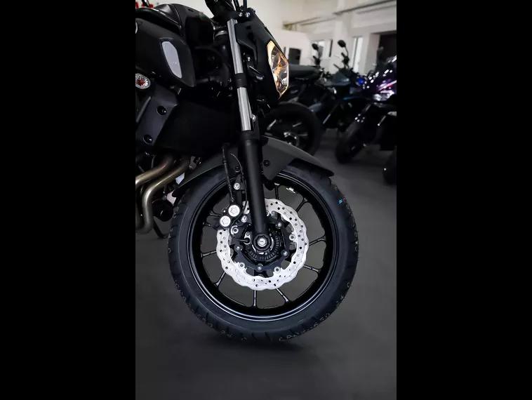 Yamaha MT-07 Cinza 15