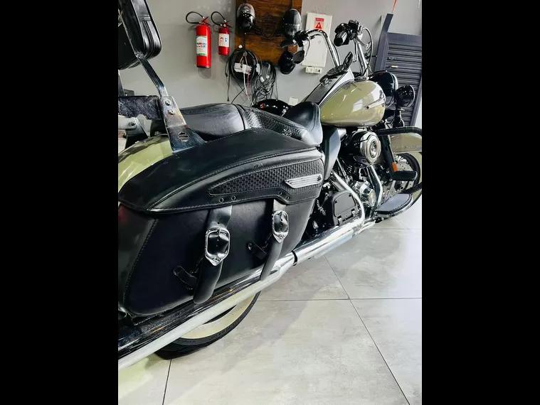 Harley-Davidson Road King Cinza 21