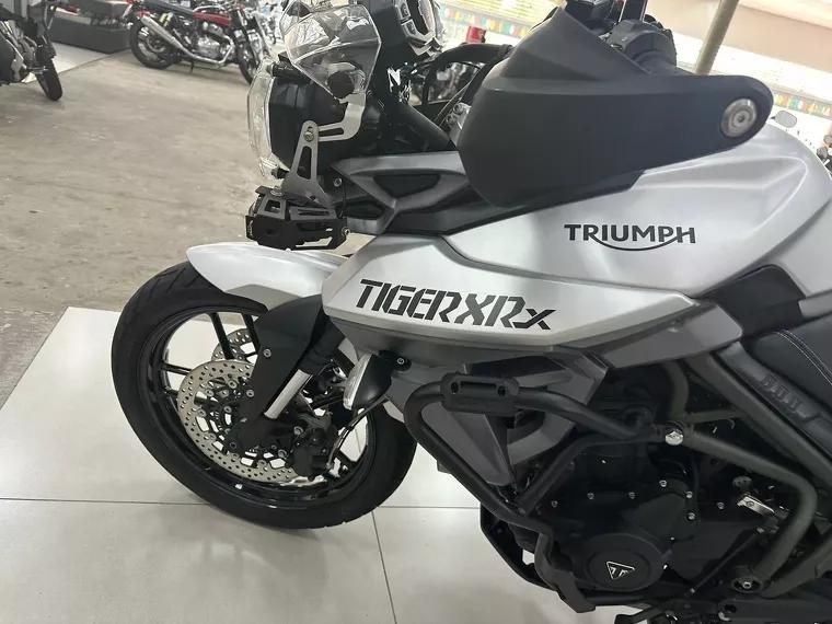 Triumph Tiger 800 Prata 13