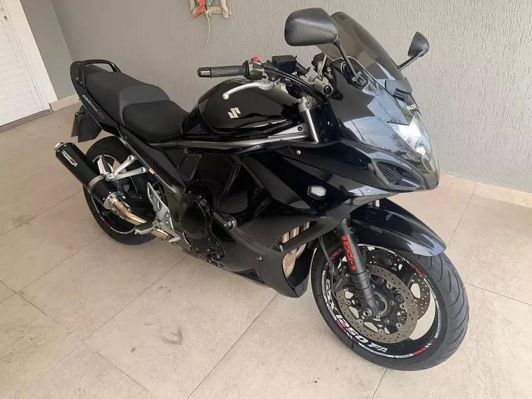 Suzuki GSX Preto 17