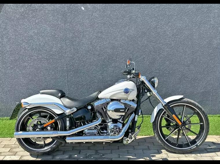 Harley-Davidson Breakout Branco 2