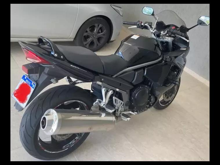 Suzuki GSX Preto 9