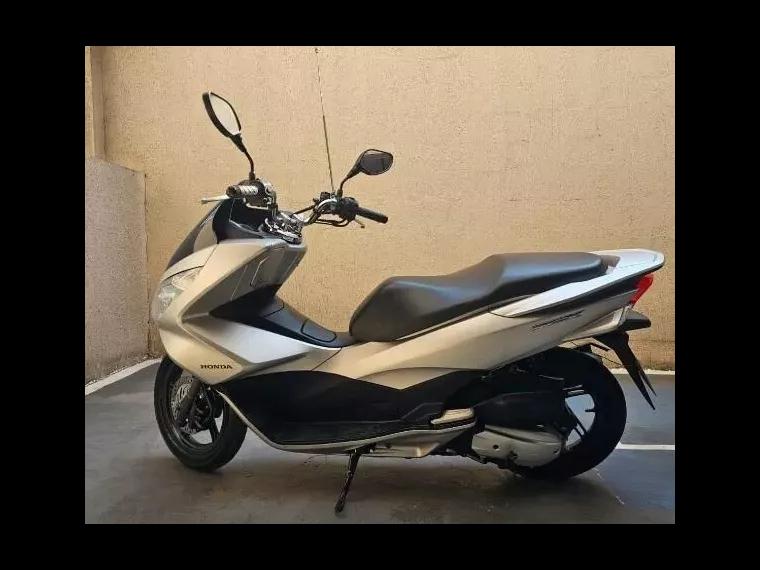 Honda PCX Prata 1