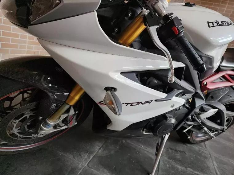 Triumph Daytona Branco 1