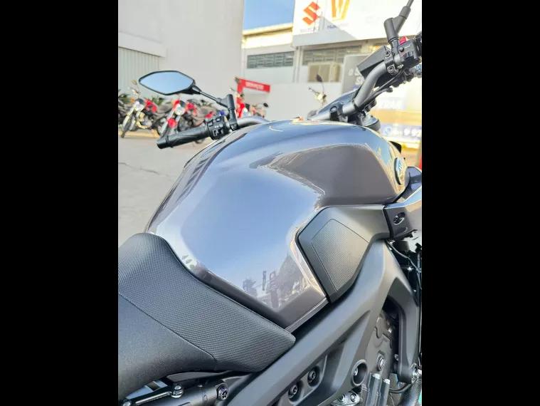 Yamaha MT-09 Cinza 30