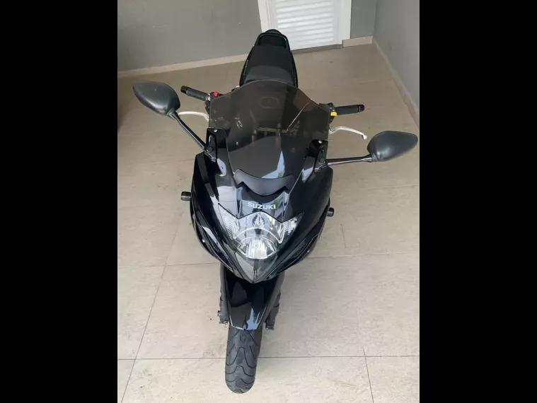 Suzuki GSX Preto 16