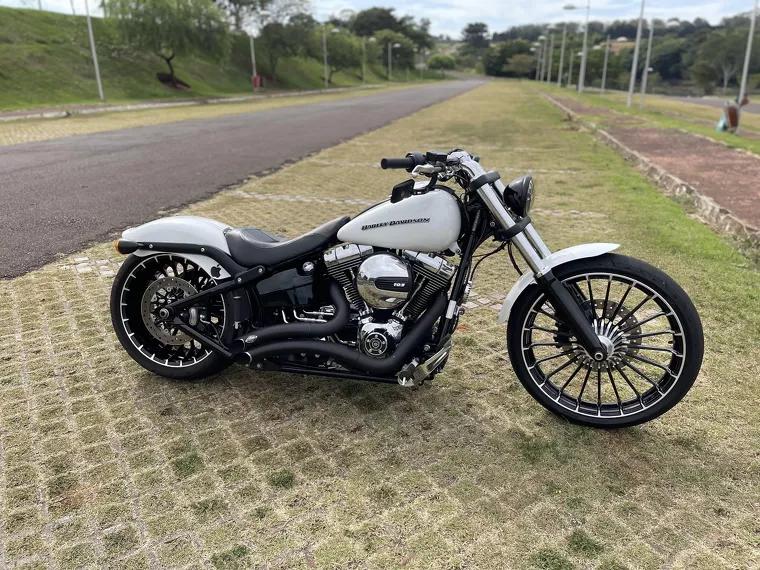 Harley-Davidson Breakout Branco 9