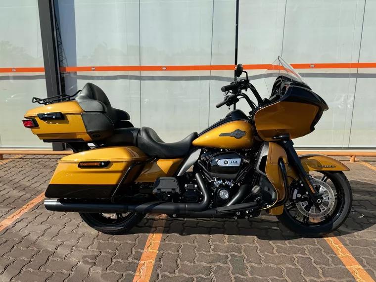 Harley-Davidson Road Glide Dourado 1