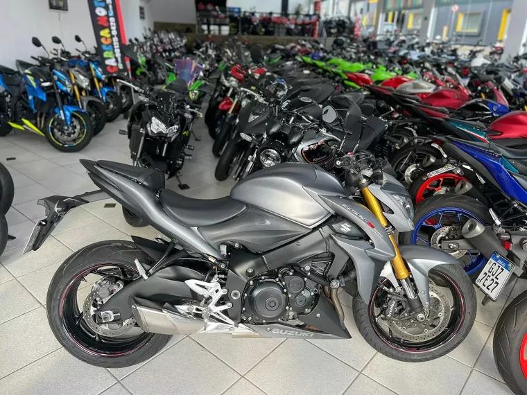 Suzuki GSX-S Cinza 14