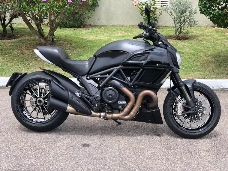 Ducati Diavel Preto 5