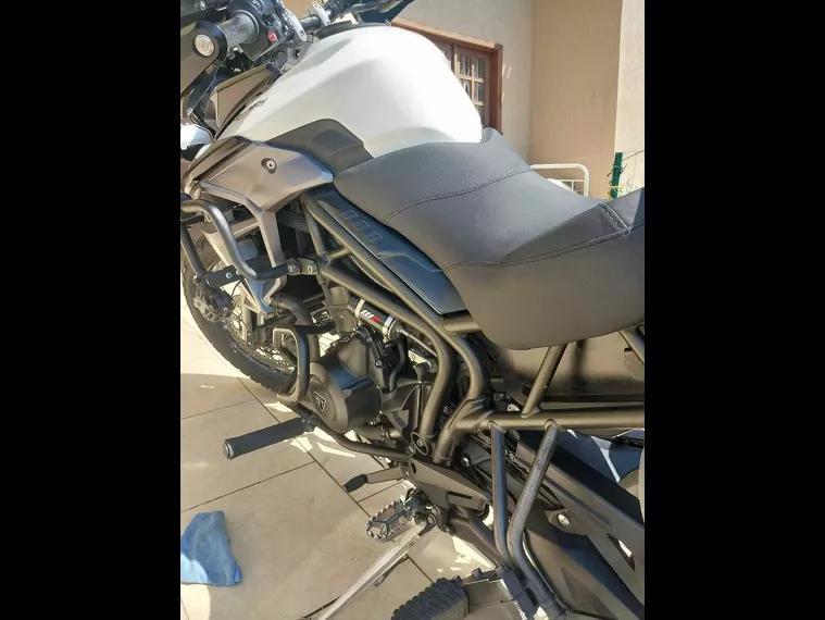 Triumph Tiger 800 Branco 12