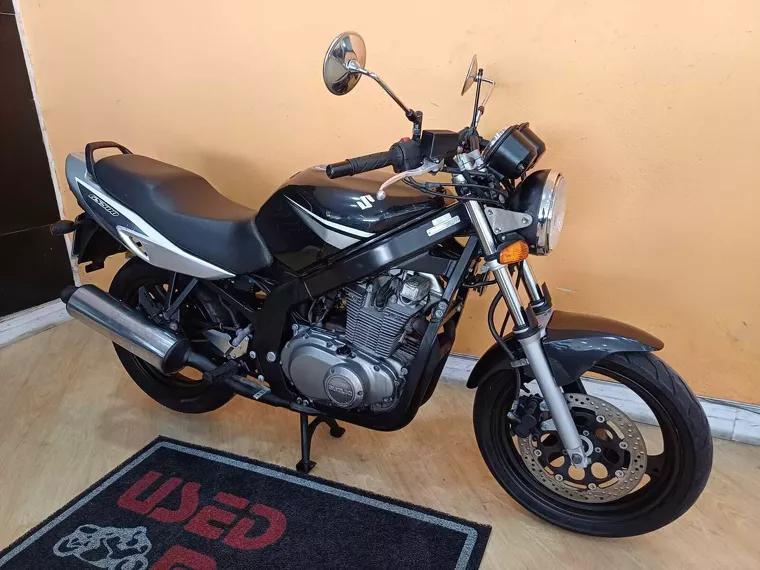 Suzuki GS Preto 3