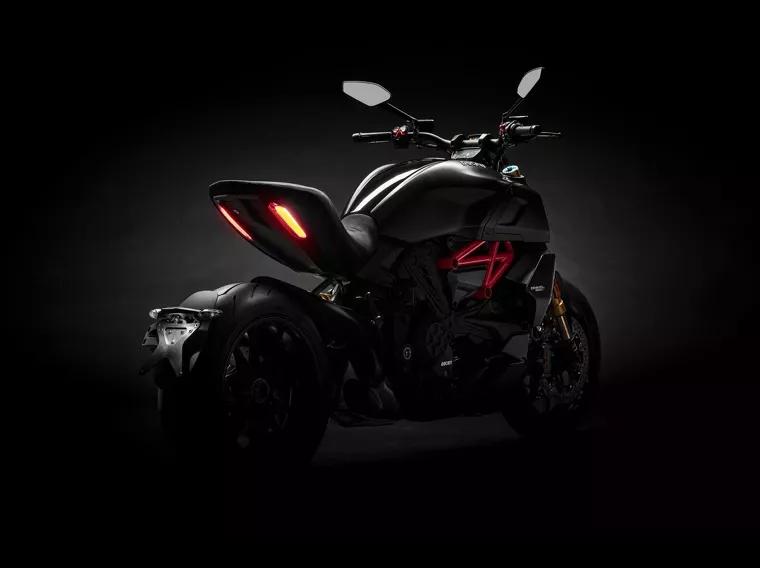 Ducati Diavel Preto 3