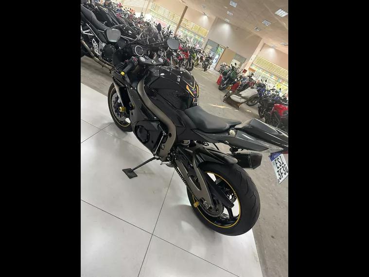 Suzuki GSX-R Preto 6