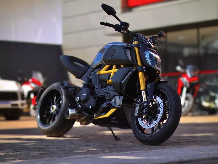 Ducati Diavel Preto 1