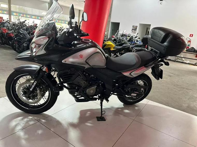 Suzuki V-Strom Prata 22