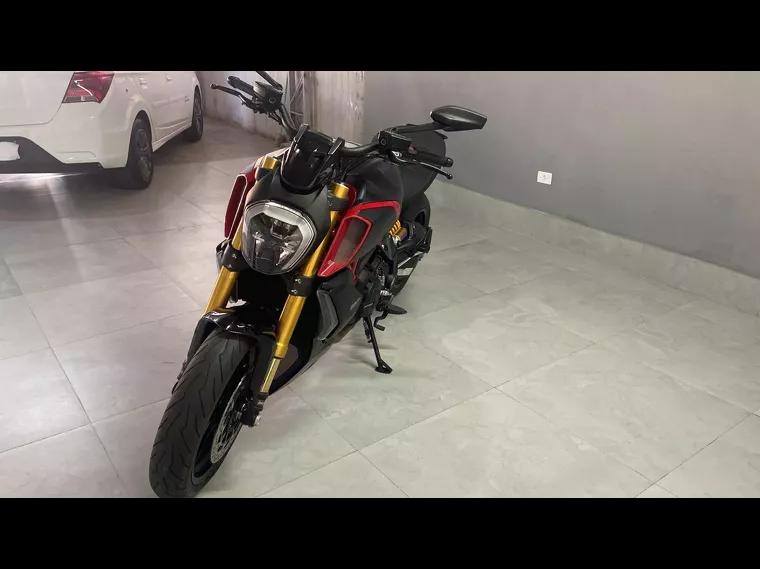 Ducati Diavel Preto 3