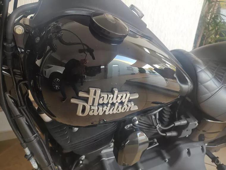 Harley-Davidson Street Bob Preto 5