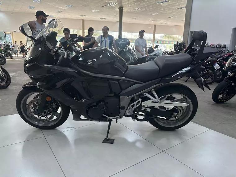 Suzuki GSX Preto 7