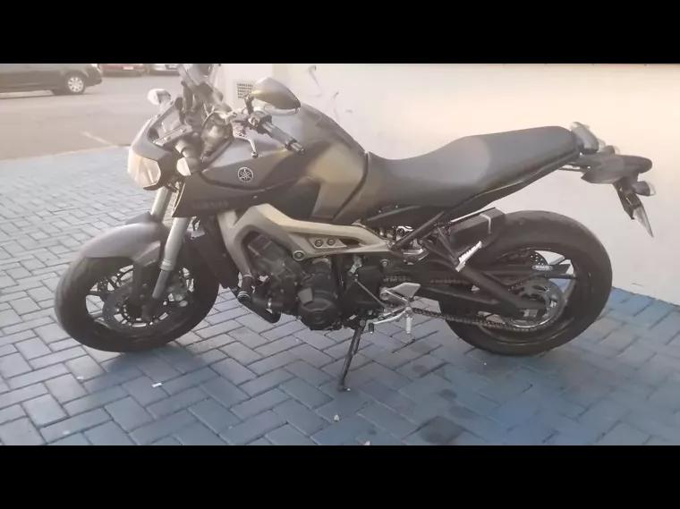 Yamaha MT-09 Cinza 3